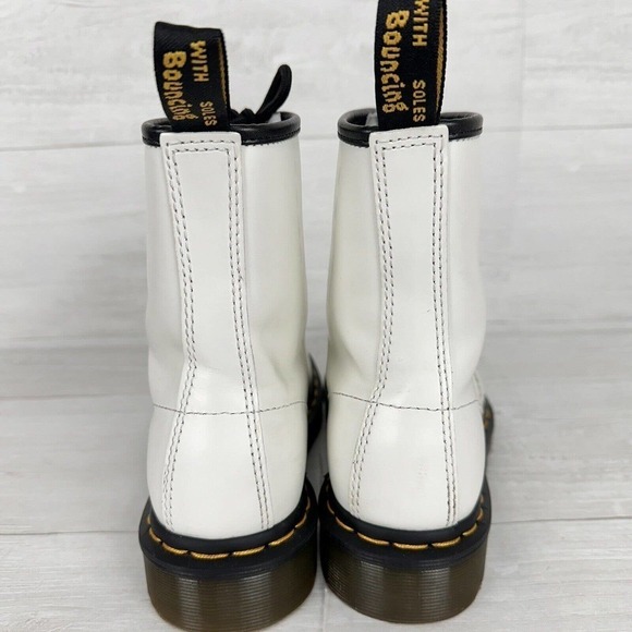 Dr. Martens 1460 Leather Combat Boots Women Size 7 White 8‎ Eyelet Lace Up - Picture 7 of 14